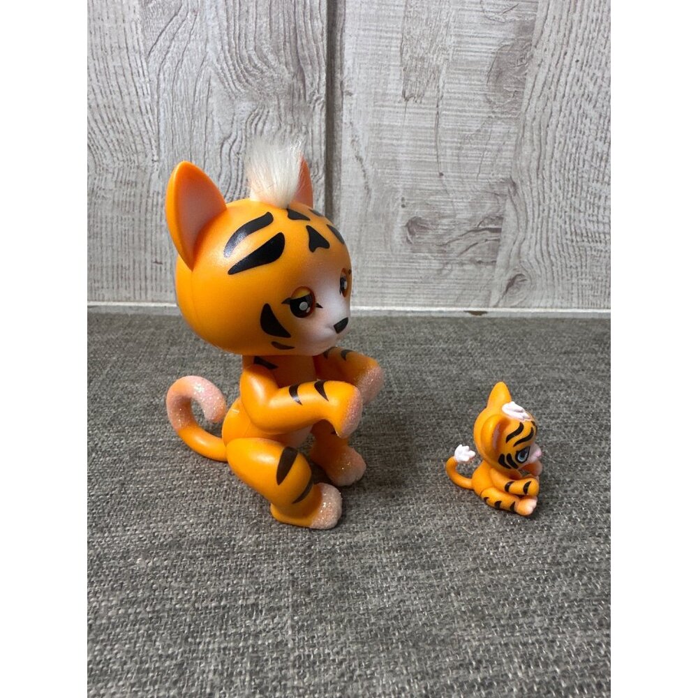 WowWee The Purrrfect Tiger Benny Fingerlings with Cub RARE Lights Up and Sounds - Picture 2 of 6